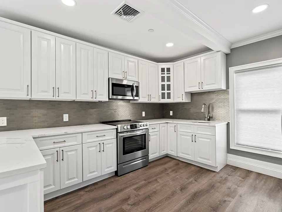 7 Pulaski Rd #4