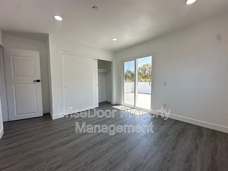 810 S Flower St #1 — Photo 10