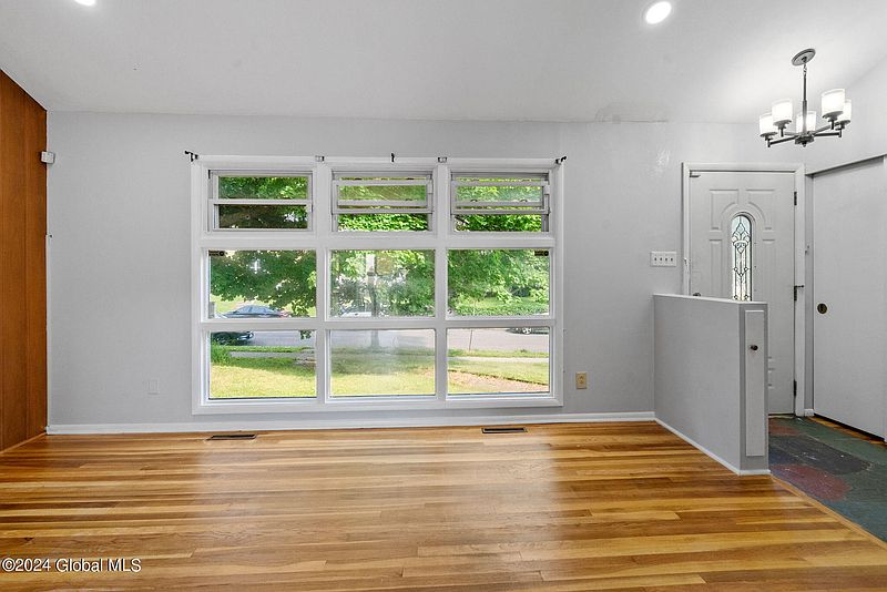 5th image of 119 Hollywood Avenue
