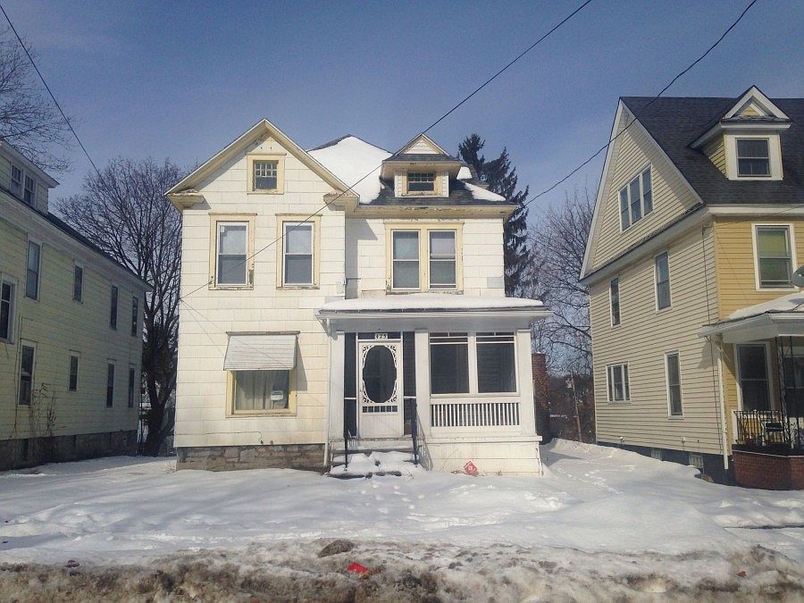 1st image of 425 Douglas St