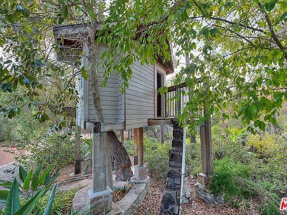 4th image of 10253 Sunland Blvd