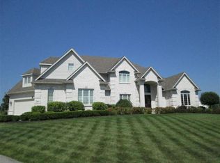 2490 Mission Hill Dr, Perrysburg, OH 43551