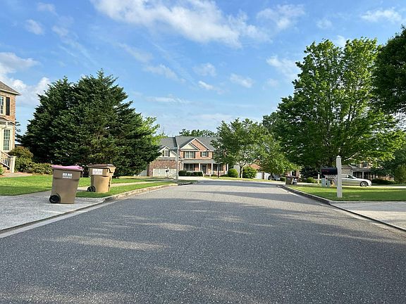 5th image of 7135 Hampton Creek Dr