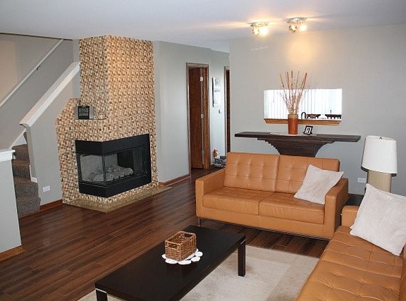 4th image of 855 Essex Cir