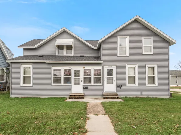 1012 Division St, New London, WI 54961