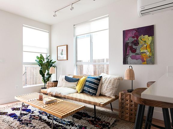 2nd image of 3607 Bellevue Ave #3605