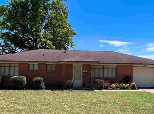 233 Fairview Ave, Blackwell, OK 74631