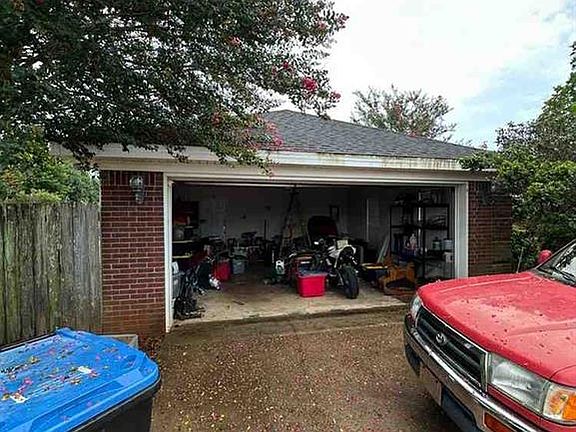 4th image of 10056 Dairy Dr S