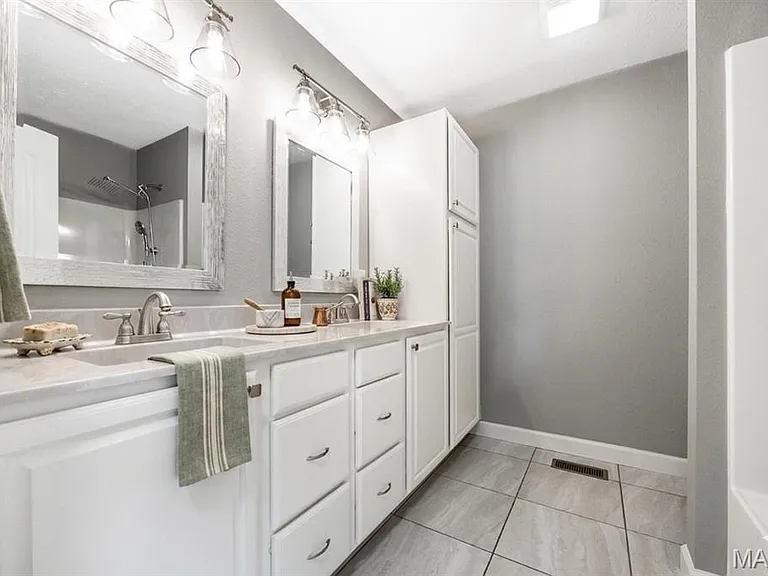 407 Sammy Ln — Photo 26