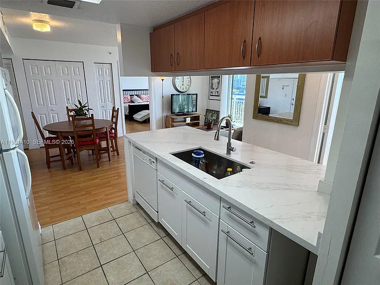 816 NW 11th St #1108 — Photo 5