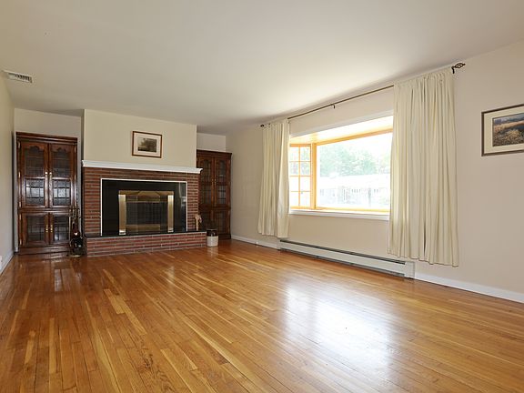 3rd image of 1710 Paine St
