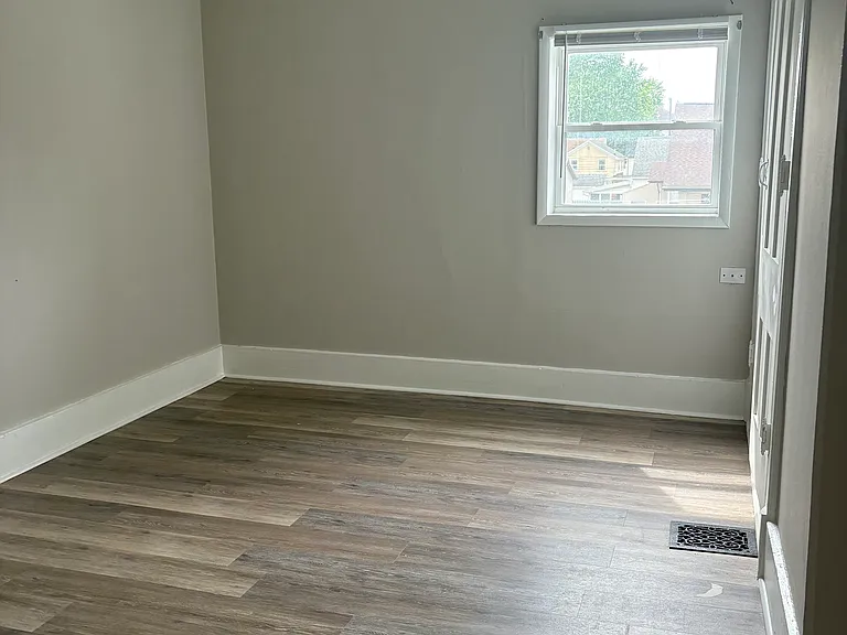 150 Front St SW — Photo 6