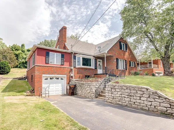 28 W Woodland Dr, East Alton, IL 62024