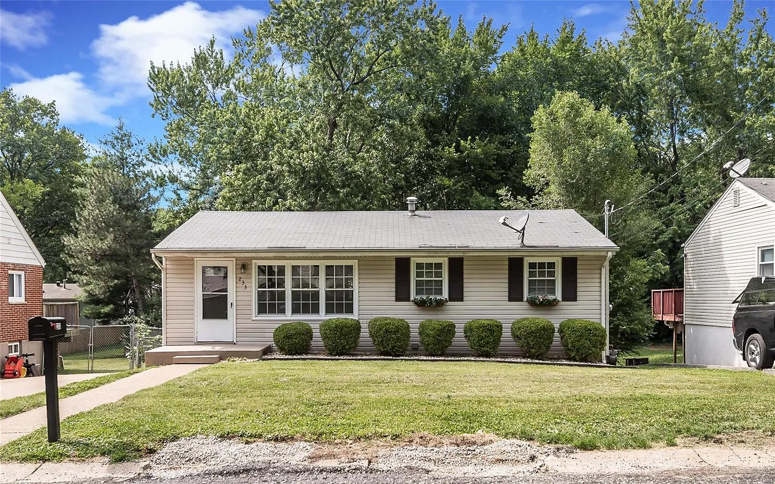 233 Anistasia Dr photo 1