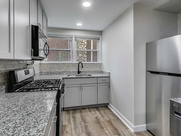 1086 N Northwest Hwy #G — Photo 6