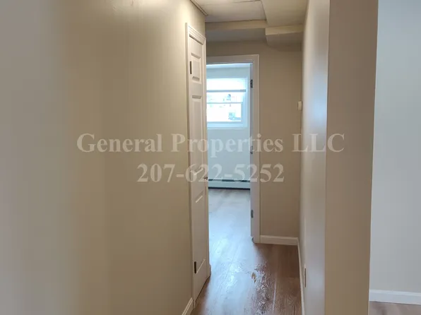 592 Riverside Dr, Augusta, ME