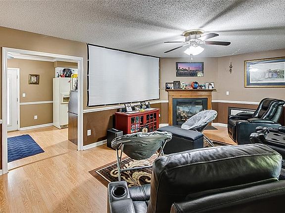 3rd image of 606 Woodland Cir