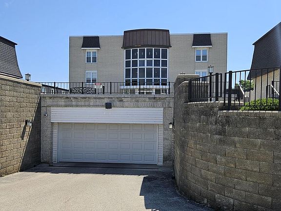 4th image of 9500 N Green Bay ROAD #301