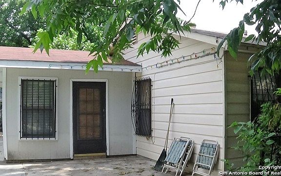 2nd image of 1015 Hazel St