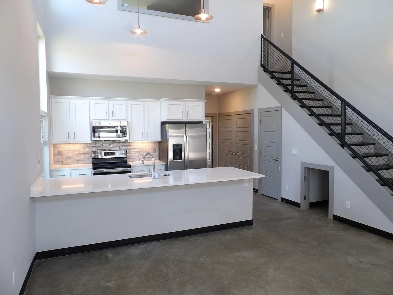 2 bed, 1300 sqft, $1,995 — Photo 2