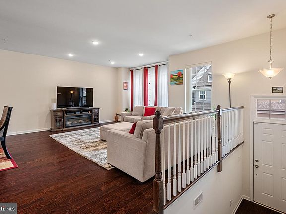 3rd image of 35 Addison Ln