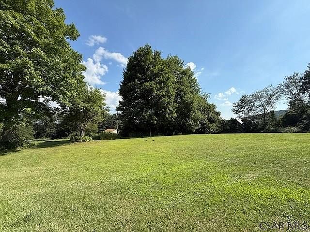 2nd image of Colonial Dr