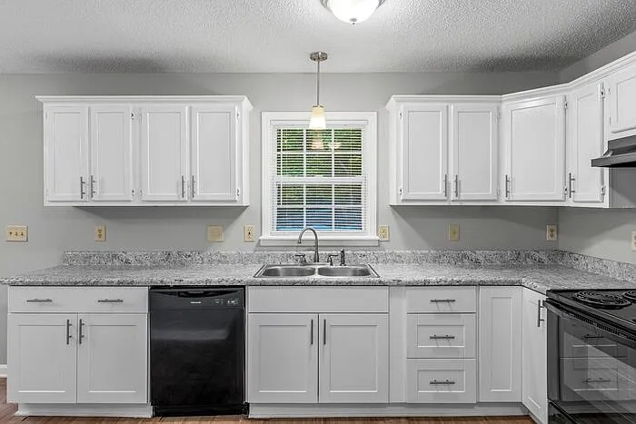 1811 Cody Ave — Photo 14