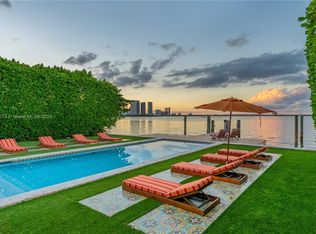 1277 N Venetian Way, Miami Beach, FL 33139