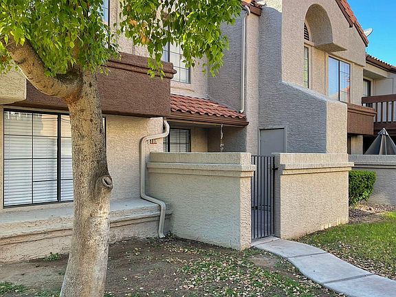 3rd image of 939 S Westwood #178