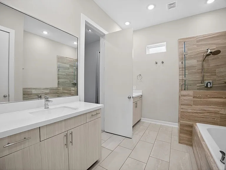 619 Thornton Oaks Ln — Photo 13