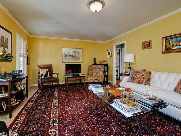 3rd image of 10 Leslie Cir