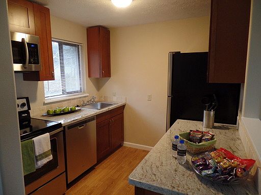 2nd image of 911 W 7th Ave APT 5