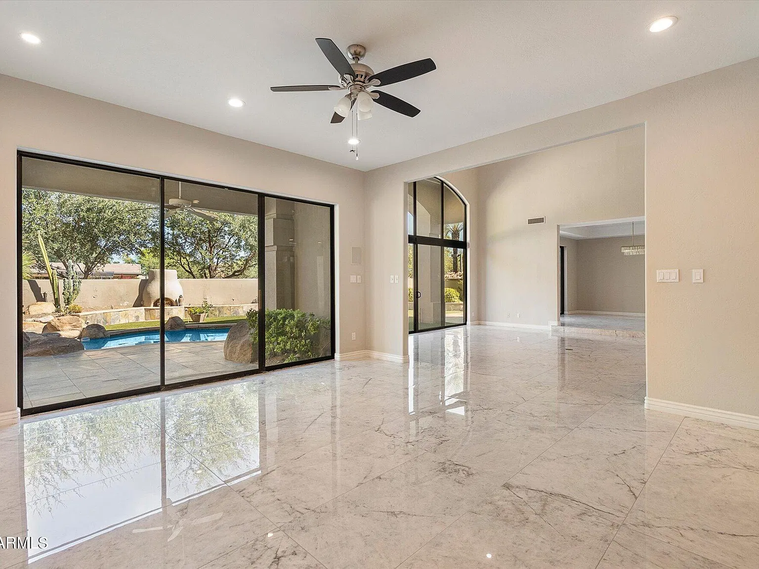 4 bed, 3.5 bath, 4064 sqft, $9,500 — Photo 4