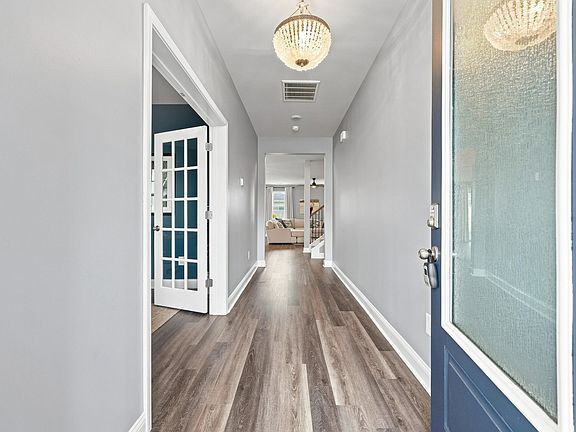 3rd image of 867 Ireland Dr.