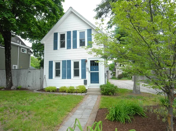 1832 Main St, Concord, MA 01742