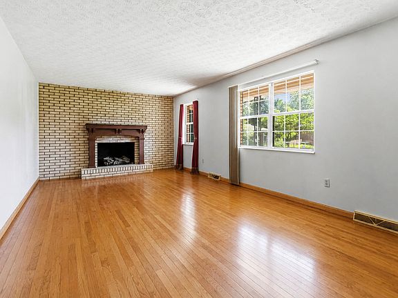 4th image of 37 Kentucky Ln