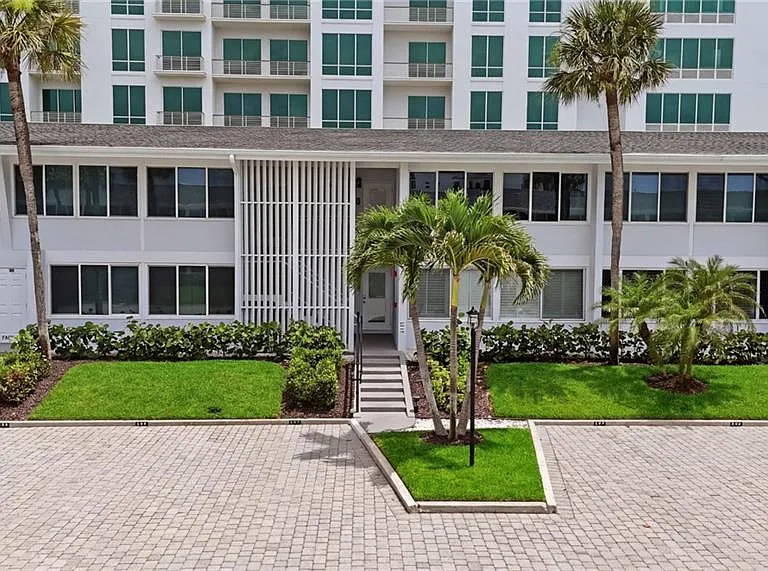 1065 Gulf Shore Blvd N #108 — Photo 29