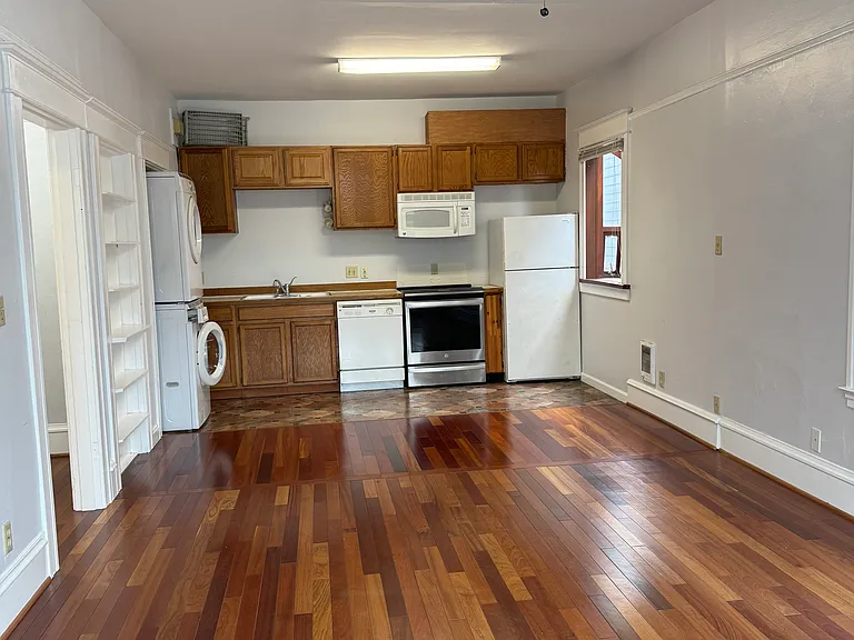 Open plan kitchen/dining