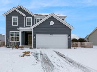 2016 Foxridge Dr, Island Lake, IL 60042
