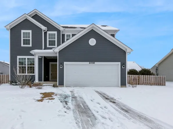 2016 Foxridge Dr, Island Lake, IL 60042