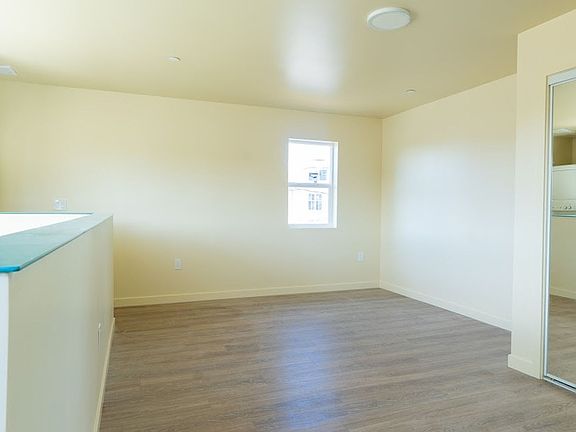 3rd image of 1877-1881 Irving Ave #1881-103