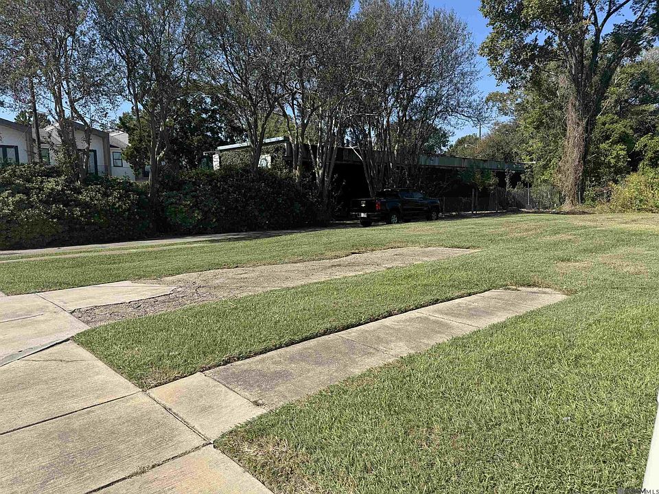 2nd image of 2247 Christian St