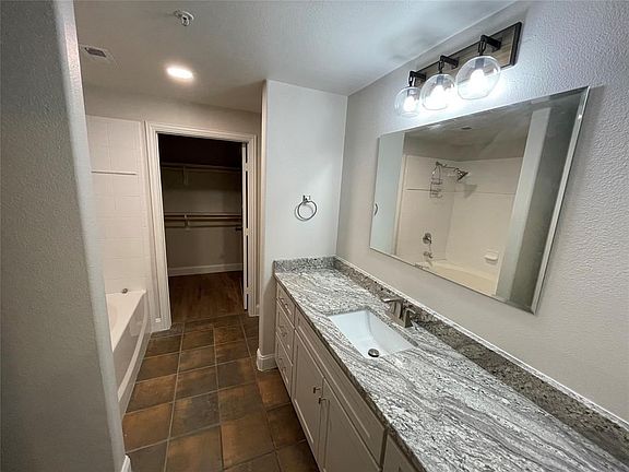 3rd image of 330 Las Colinas Blvd #168