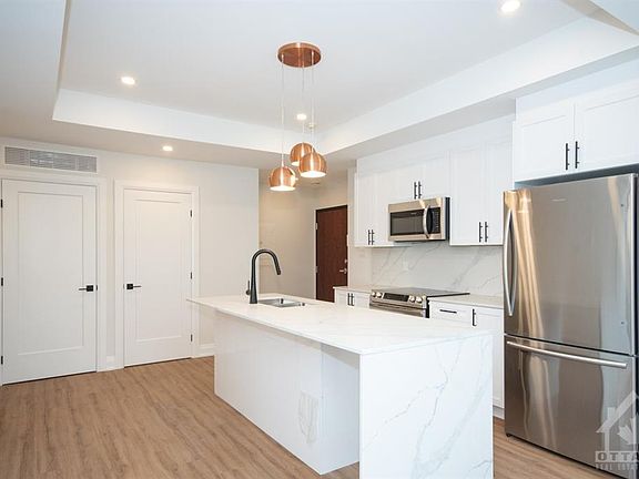 4th image of 15 Monk St #8