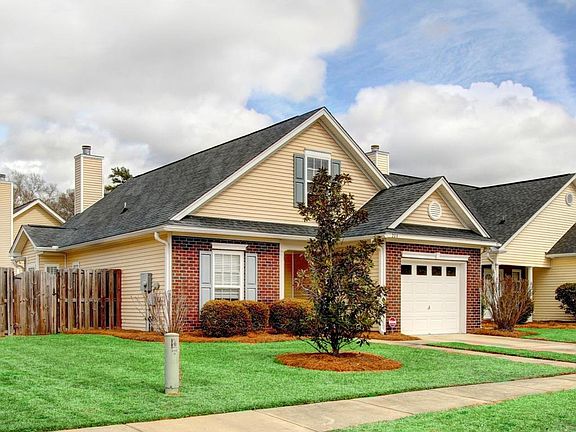 3rd image of 204 Garden Grove Dr
