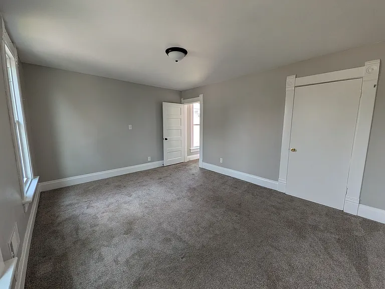 473 E Markison Ave — Photo 7