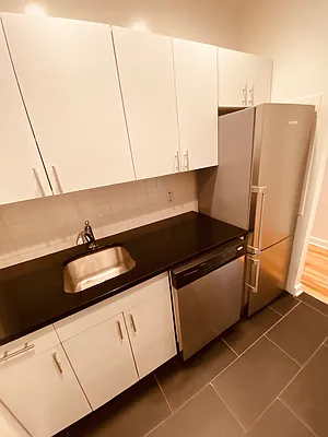 Rented by Metropolis Real Estate of Manhattan | media 11