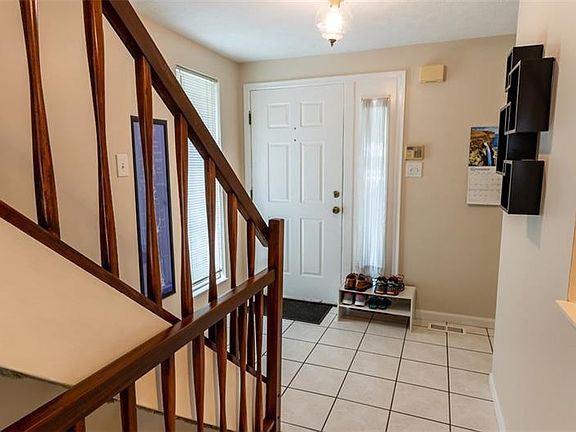 3rd image of 225 Clearbrook Ct