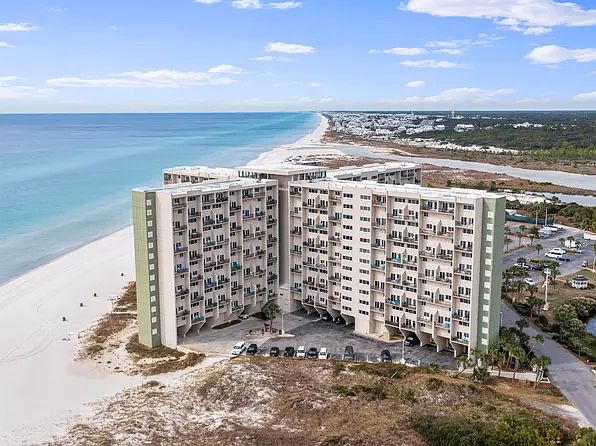 This is an Ariel view of Pinnacle Port.
It is very private with Camp Helen State park in the distance. On the other side is Carrillon multi million dollar homes.