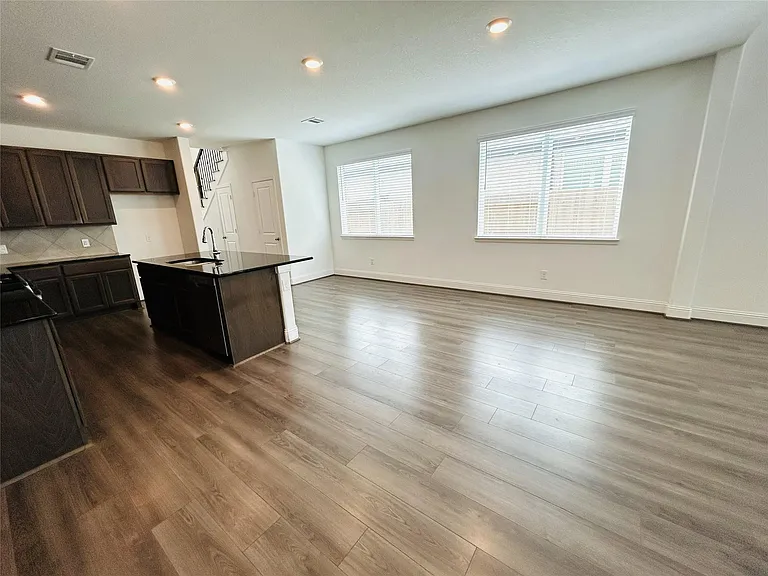 749 Lake Lacosta Dr — Photo 9